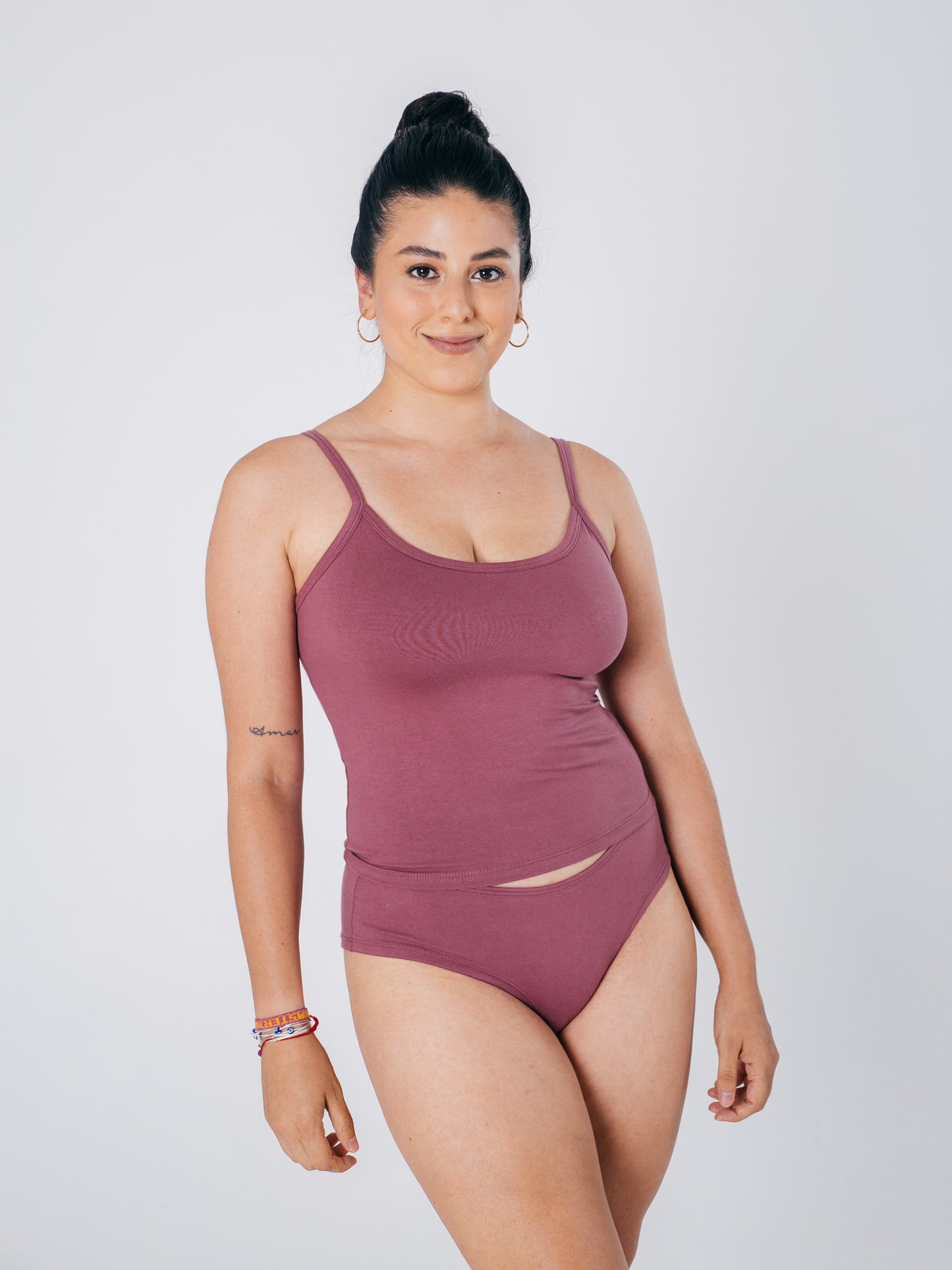 <transcy>Crop top</transcy>