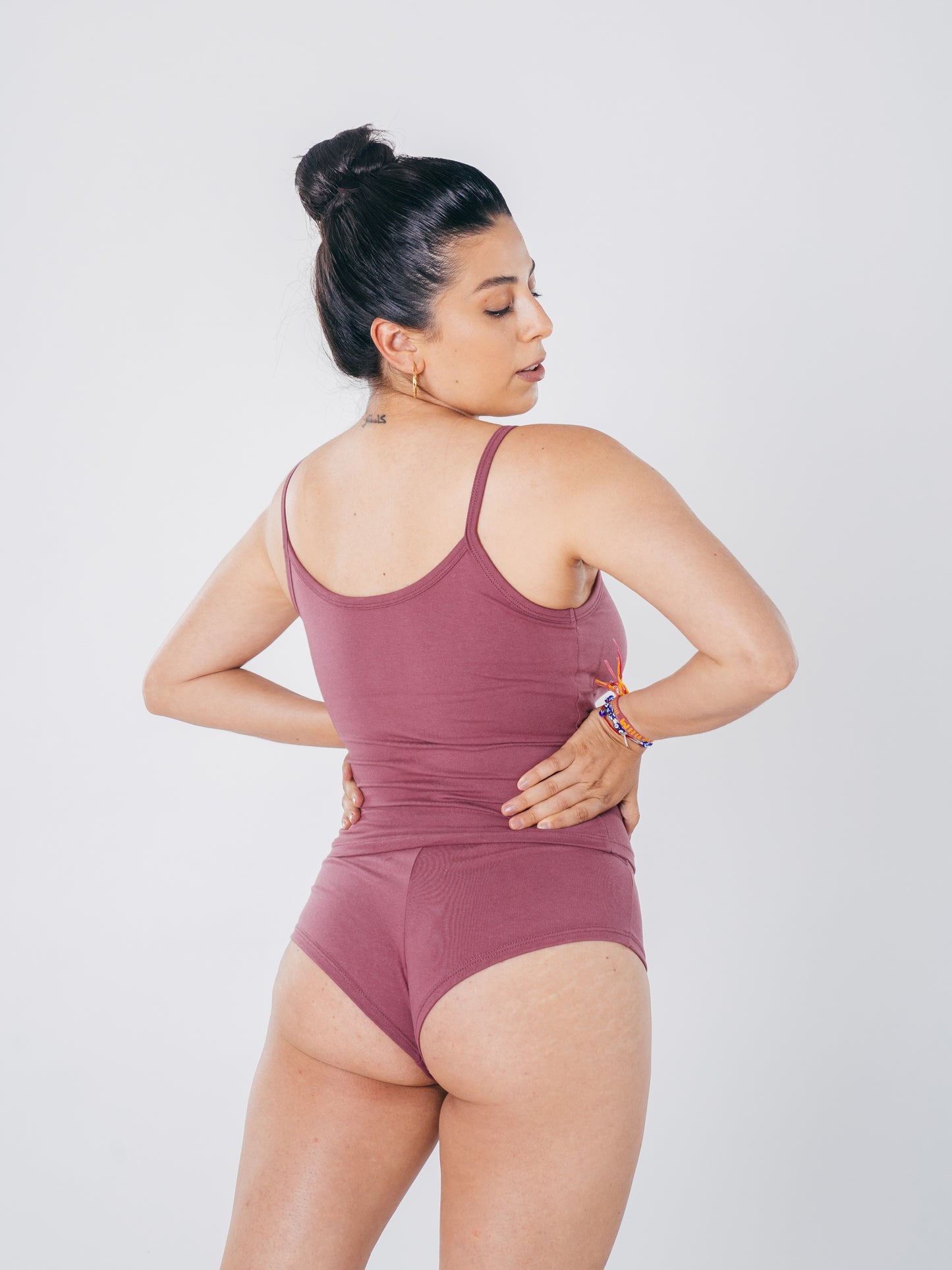 <transcy>Crop top</transcy>